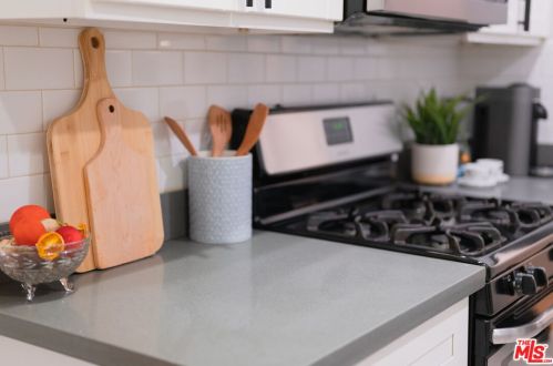 15027 Hartland St, Van Nuys CA  91405-3714 exterior