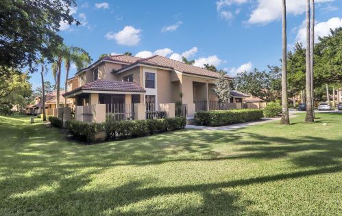 579 Prestwick Cir, West Palm Beach, FL 33418-8443