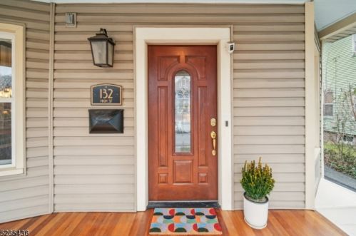 132 High St, Montclair, NJ 07042-2418