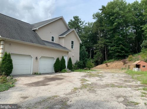 705 Walnut Ln, Primrose, PA 17901-9139