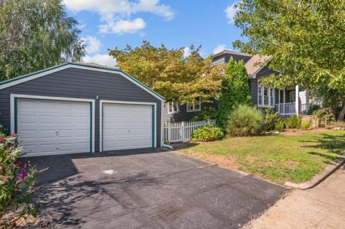 298 Sharon St, Providence, RI 02908-2217