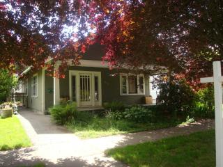 612 5th Ave, Puyallup, WA 98371-4258