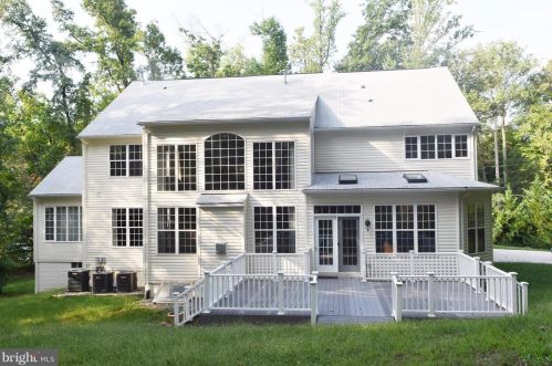 6649 Tansey Dr, Falls Church VA  22042-4016 exterior
