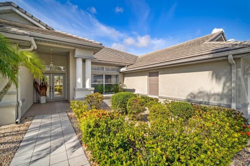 2207 Westminster Manor Ln, Ruskin, FL 33573-6474