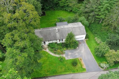 16 Kiahs Brook Ln, Ridgefield, CT 06877-1907