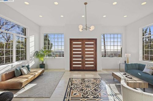 7588 Hillmont Dr, Oakland, CA 94605-2932