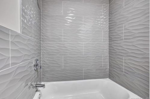 390 Marina Dr, Stratford CT  06614-2934 exterior