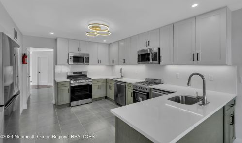 23 Kletsk Hl Rd, Lakewood NJ  08701-2971 exterior