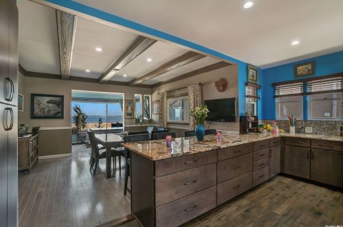 136-17 Bch Channel Dr, Far Rockaway NY  11694-2402 exterior