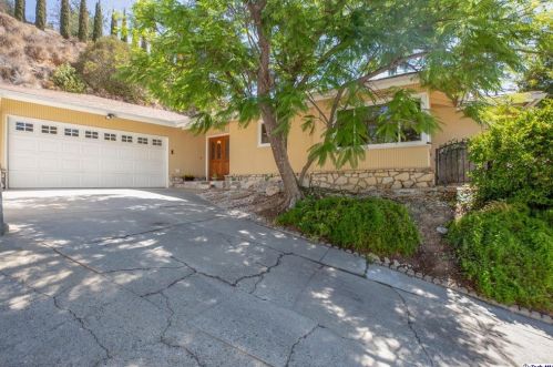 5230 Redwillow Ln, La Canada, CA 91011-2764