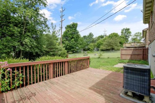 8461 Vlg Dr, Florence KY  41042-8845 exterior