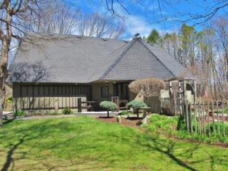 6 Royal Hunt Ln, Pittsford, NY 14534-9744
