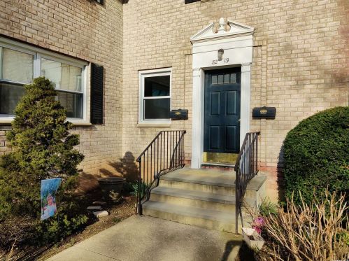 8219 268th St, Floral Park, NY 11004-1563