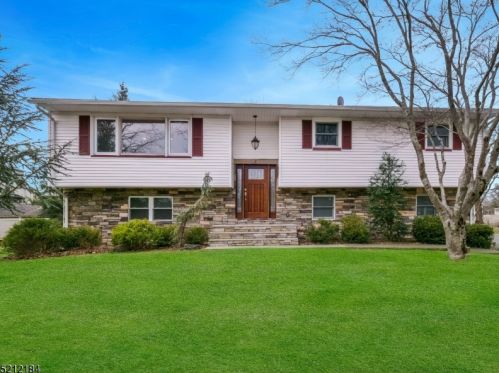 13 Madison St, Lincoln Park, NJ 07035-1129