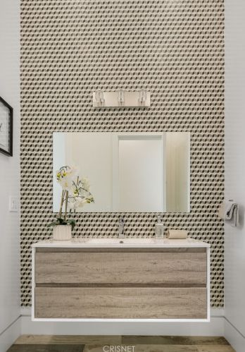 5128 Noble Ave, Van Nuys CA  91403-1376 exterior