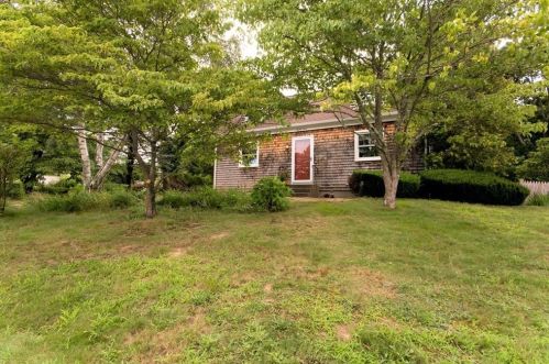 34 Seward Ave, Fall River, MA 02726-5824