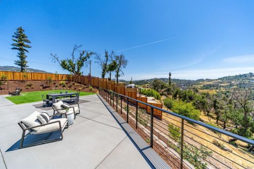 1425 Lorraine Way, Santa Rosa, CA 95404-8684
