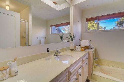 4663 Biona Dr, San Diego CA 92116-2332 exterior