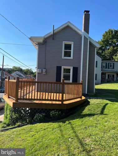 303 Port Clinton Ave, Moselem PA  19526-1712 exterior