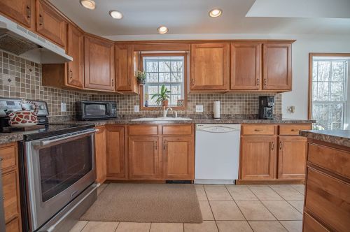23 Jackson Rdg Rd, Danbury NH  03230-4147 exterior