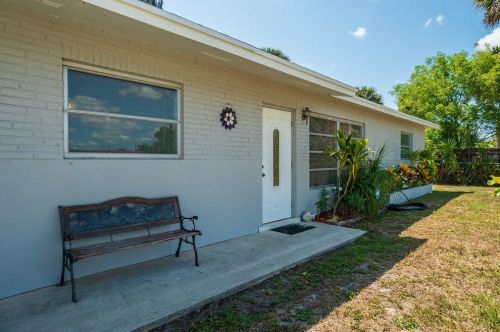 942 Coral Dr, West Palm Beach, FL 33415-3622
