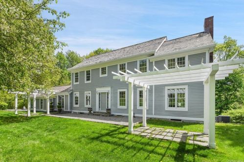 31 Seneca Dr, Chappaqua, NY 10514-2810