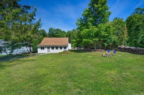 533 Oscawana Lk Rd, Tompkins Corners NY  10579-2205 exterior