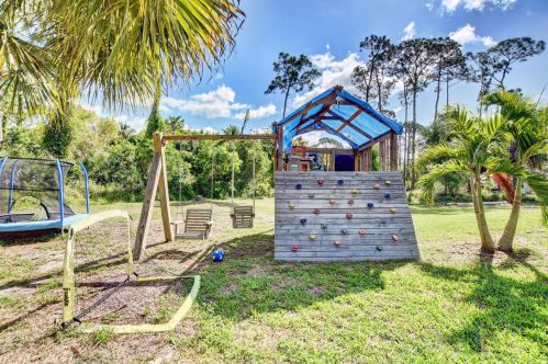 17435 78th Rd, Town Of Loxahatchee Groves FL  33470-2933 exterior