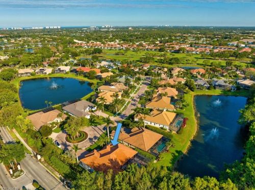 2390 Turnberry Ct, Naples, FL 34109-3371
