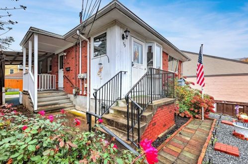 59 Mott St, Ansonia, CT 06401-1943