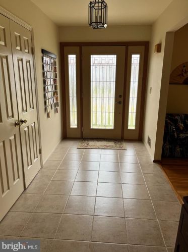 10 Marshall Dr, Tinton Falls, NJ 07712-3705