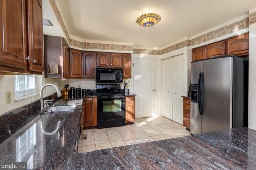 6529 Baywood Dr, Harrisburg PA 17111-6894 exterior