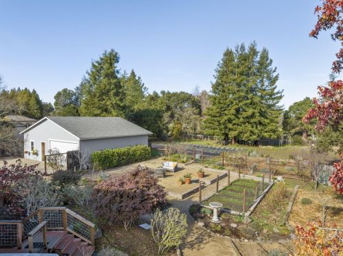 396 Pleasant Hill Rd, Sebastopol CA  95472-4020 exterior