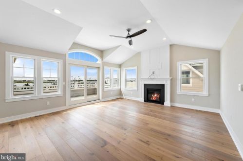 1608 Bayview Ave, Barnegat Light, NJ 08006-1577