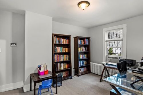 828 226th St, Bronx NY  10466-4419 exterior