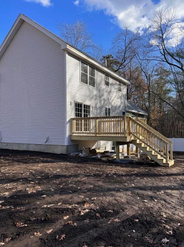 266 Shore Dr, Salem, NH 03079-1694