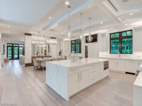 336 1st Ave, Naples FL  34102-5905 exterior