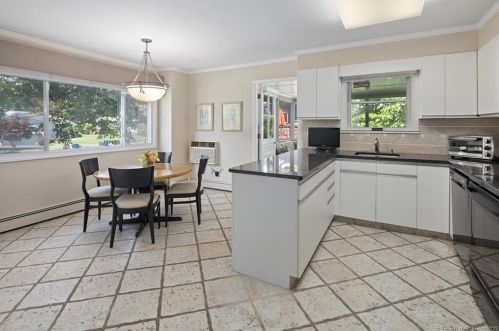 24 Surrey Dr, Norwalk CT  06851-3224 exterior