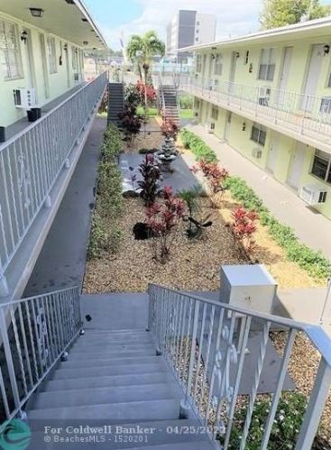13 2nd Ave, Dania Beach FL  33004-4823 exterior