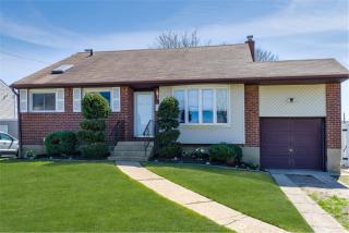 2988 Brentwood Ct, North Wantagh, NY 11793-4523