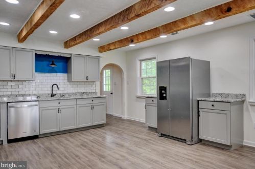 34 King David Dr, Linden VA  22642-6323 exterior