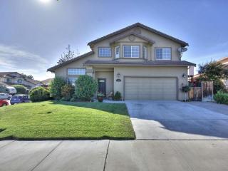 2450 Yarrow St, Hollister, CA 95023-8059