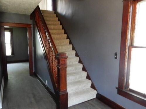 1001 Chestnut St, Mount Vernon OH  43050-2819 exterior