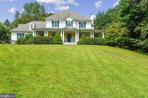 833 Utterback Store Rd, Great Falls, VA 22066-1507
