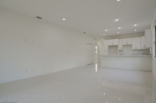 3709 8th St, Lehigh Acres, FL