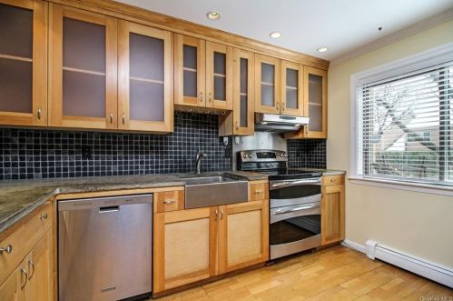 208 Ivy Hill Ln, Rye Brook NY  10573-1607 exterior