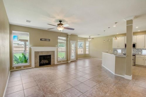 125 Sweet Gum, Uhland TX  78640-5961 exterior