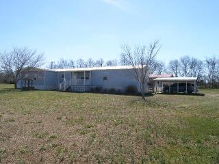 3228 Gillespie Ln, Columbia, TN 38401-8236