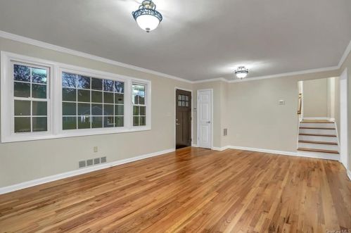 14 Apple Ln, Middletown, NY 10940-6804