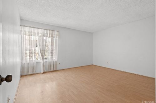 19712 Avenue Of The Oaks, Santa Clarita CA  91321-1311 exterior